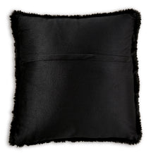 Load image into Gallery viewer, Gariland Pillow