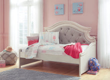 Load image into Gallery viewer, Realyn Twin Day Bed/ Storage Options