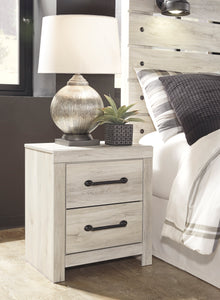 Cambeck King Panel Bed with 2 Nightstands