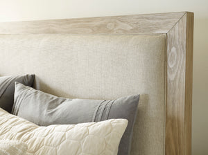 Hennington Queen Upholstered Bed