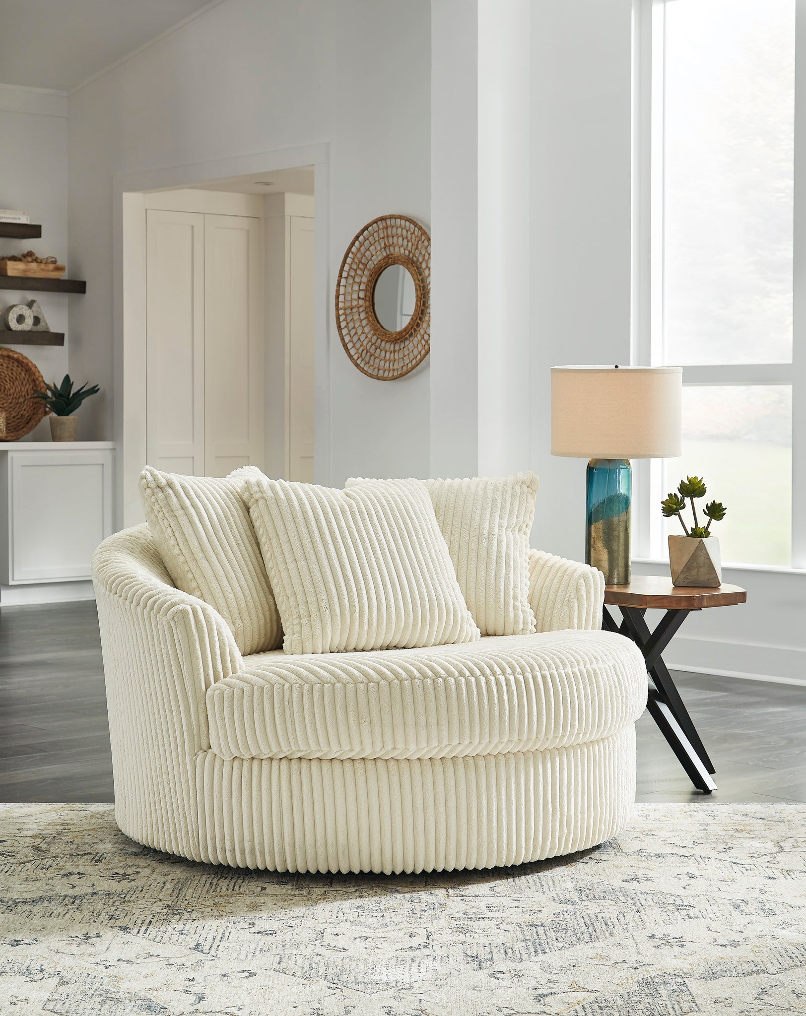 Lindyn Oversized Swivel Accent Chair – Ashley HomeStore