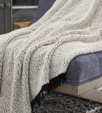 Load image into Gallery viewer, Leonita Throw Blanket

