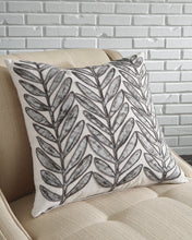 Load image into Gallery viewer, Massod Accent Pillow
