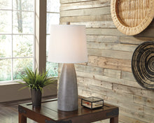 Load image into Gallery viewer, Shavontae Table Lamp
